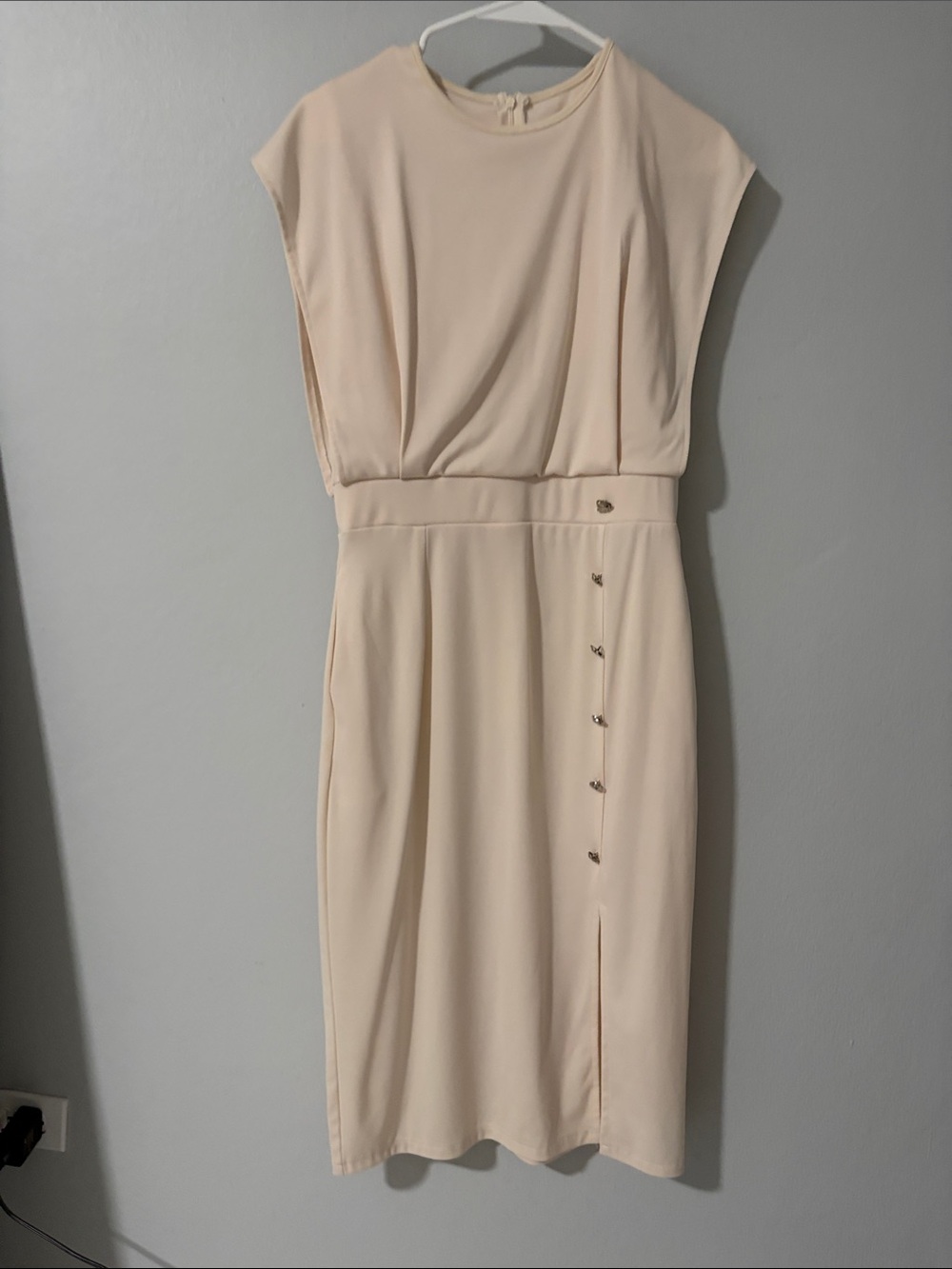 Elegant Cream Cap-Sleeve Sheath Dress
